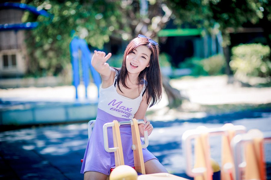 “原来如此。”伏德摇了摇头，苦笑道：“我是谁……我自己都快不记得了，我们这种人，是没有名字，只有代号，我乃夜凰卫，将军也可称我为死间，在来荆州的那一刻，就已经没有准备活着回去。”